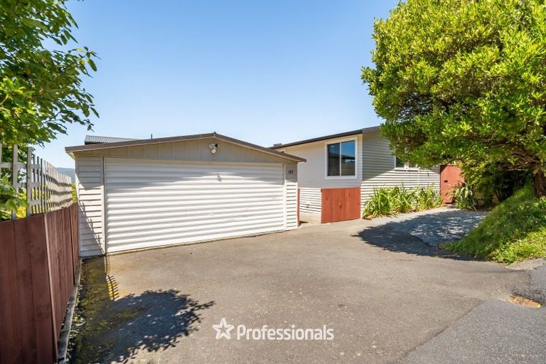 Photo of property in 127 Normandale Road, Normandale, Lower Hutt, 5010