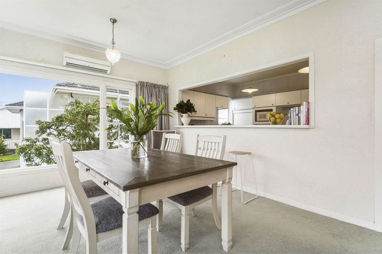 Photo of property in 15 Saint Andrews Terrace, St Andrews, Hamilton, 3200