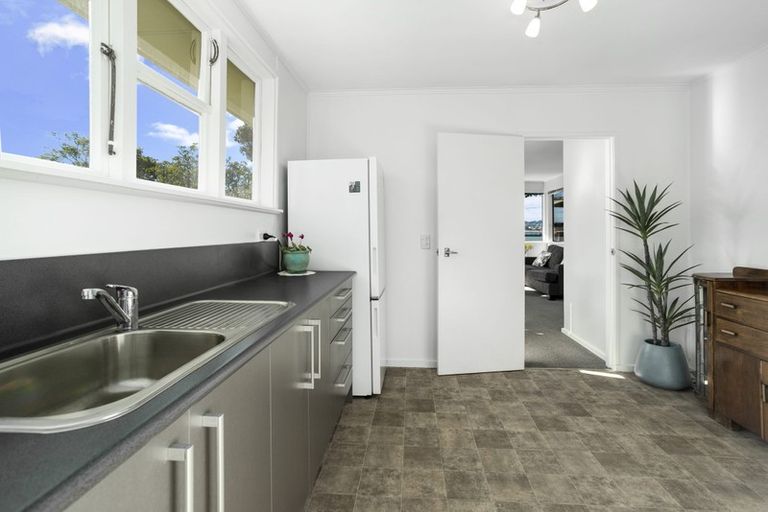 Photo of property in 1/11 Kiwi Esplanade, Mangere Bridge, Auckland, 2022