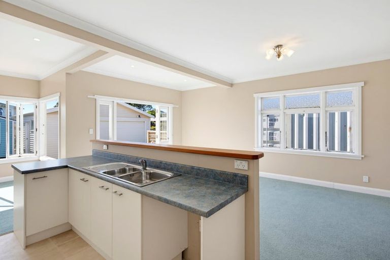 Photo of property in 6 Adrian Grove, Waikanae Beach, Waikanae, 5036