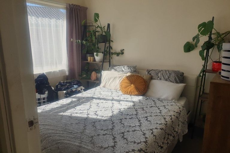 Photo of property in 98 Universal Drive, Henderson, Auckland, 0610