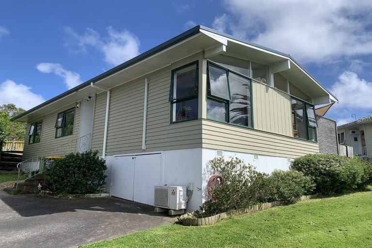 Photo of property in 36 Thornlow Street, Glendene, Auckland, 0602