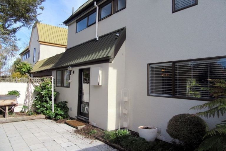 Photo of property in 1/10 Chevron Place, Ilam, Christchurch, 8041