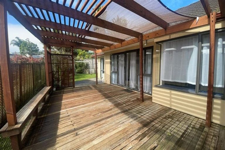 Photo of property in 2 Byblos Place, The Gardens, Auckland, 2105