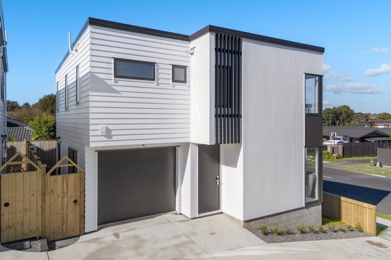 Photo of property in 16a Meadway, Sunnyhills, Auckland, 2010