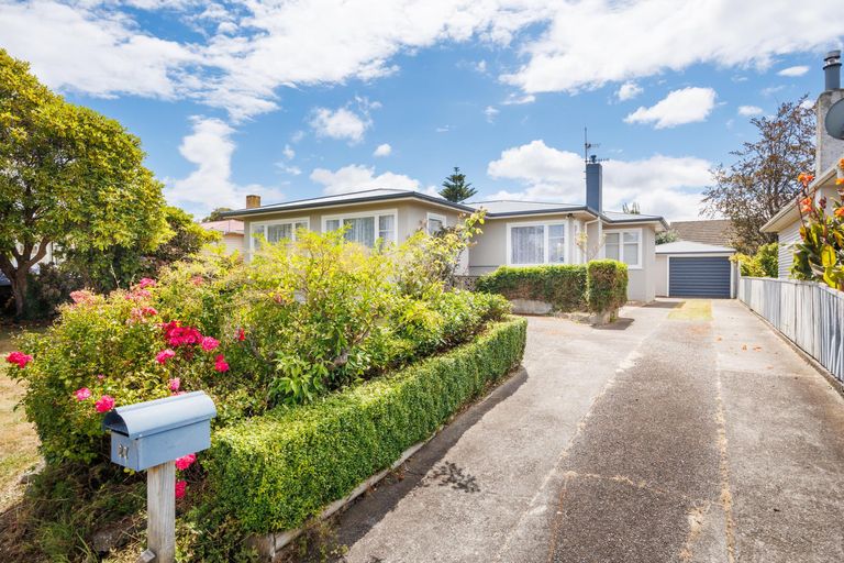 Photo of property in 27 Pembroke Street, Highbury, Palmerston North, 4412