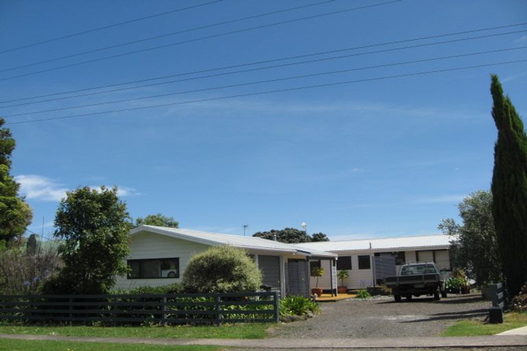 Photo of property in 27 Torkar Road, Clarks Beach, 2122