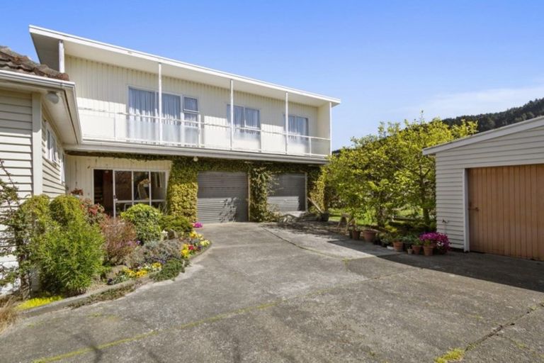 Photo of property in 23 Findlay Street, Tawa, Wellington, 5028