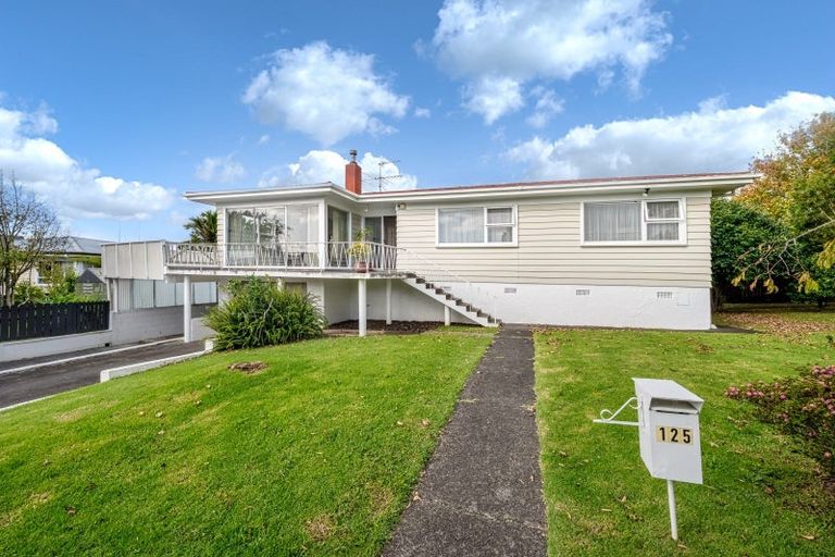 Photo of property in 125 Reeves Road, Pakuranga Heights, Auckland, 2010