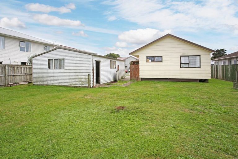 Photo of property in 17 Pukeroa Place, Papakura, 2110