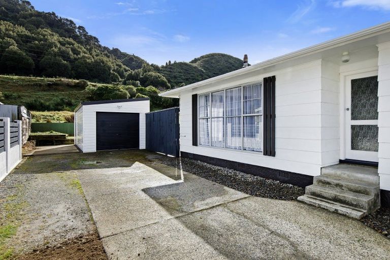 Photo of property in 45 Hartford Crescent, Totara Park, Upper Hutt, 5018
