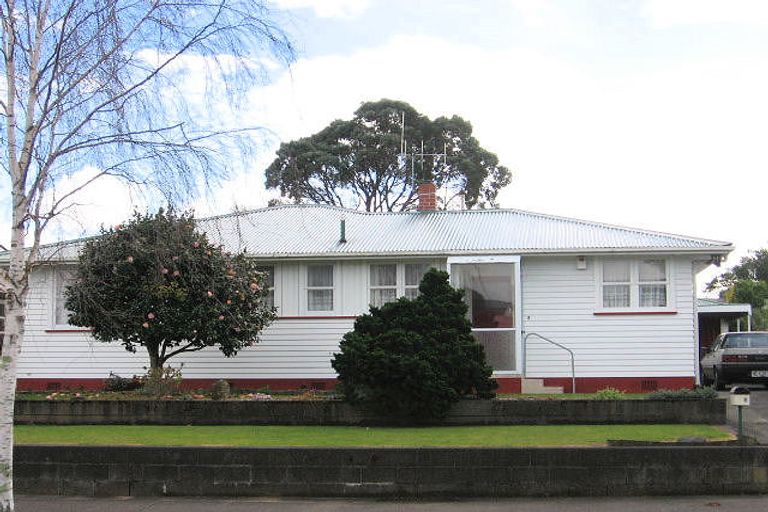 Photo of property in 8 Parkland Crescent, Terrace End, Palmerston North, 4410