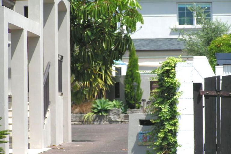 Photo of property in 2/8 William Street, Takapuna, Auckland, 0622