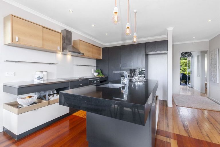 Photo of property in 2/12 Beatrice Avenue, Hillcrest, Auckland, 0627