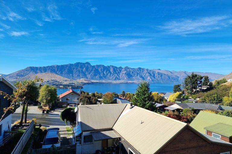 Photo of property in 18 Greenstone Place, Fernhill, Queenstown, 9300