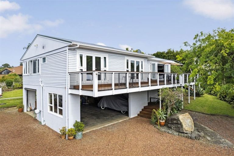 Photo of property in 76 Marine Parade, Mellons Bay, Auckland, 2014