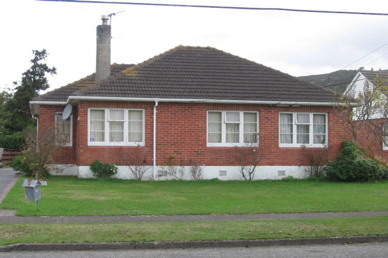 Photo of property in 18 Compton Crescent, Taita, Lower Hutt, 5011
