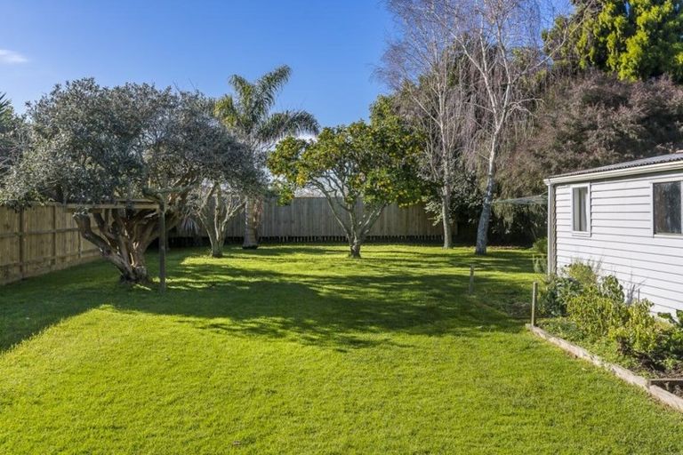 Photo of property in 19 Roby Street, Te Atatu Peninsula, Auckland, 0610