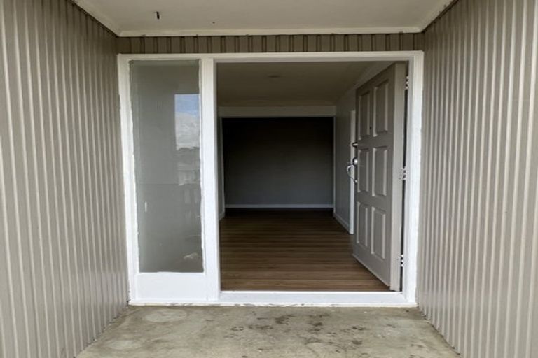 Photo of property in 1 Mirrabooka Avenue, Botany Downs, Auckland, 2010