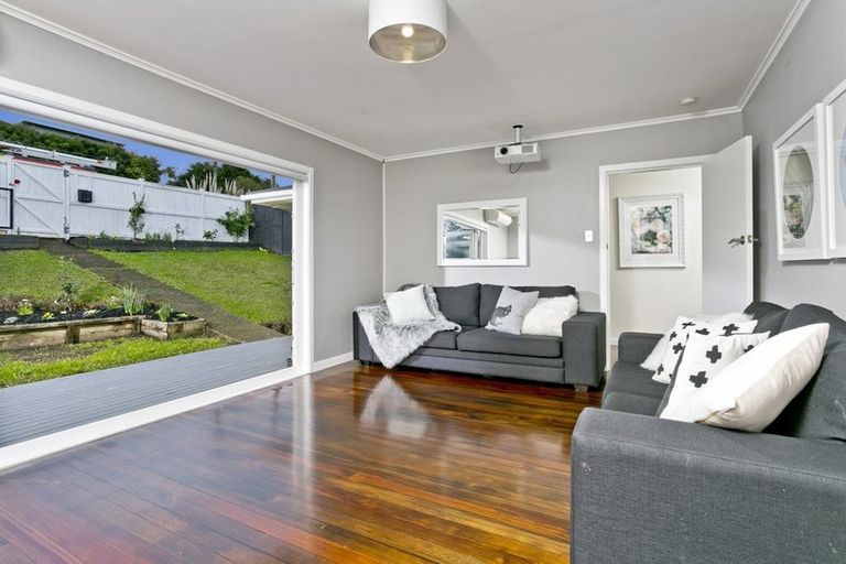 Photo of property in 42 Carlisle Road, Browns Bay, Auckland, 0630
