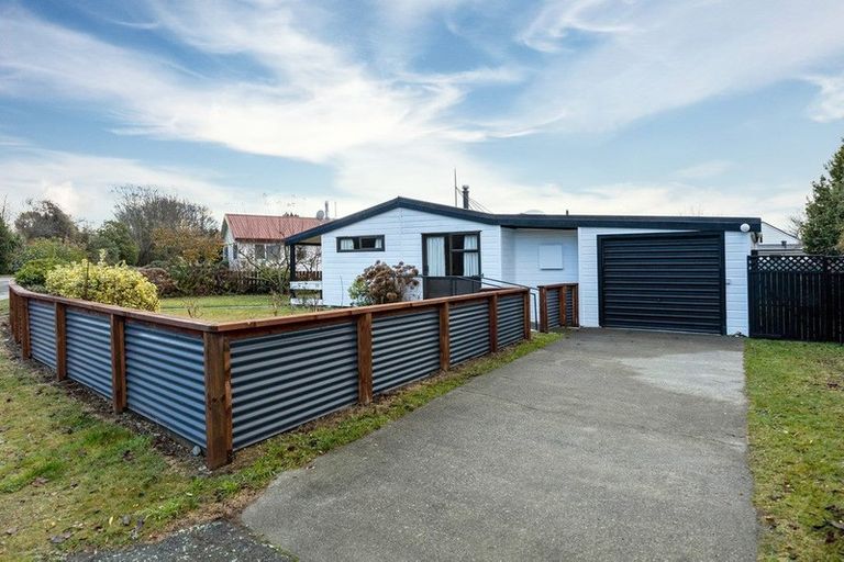 Photo of property in 50 Mckenzie Street, Geraldine, 7930