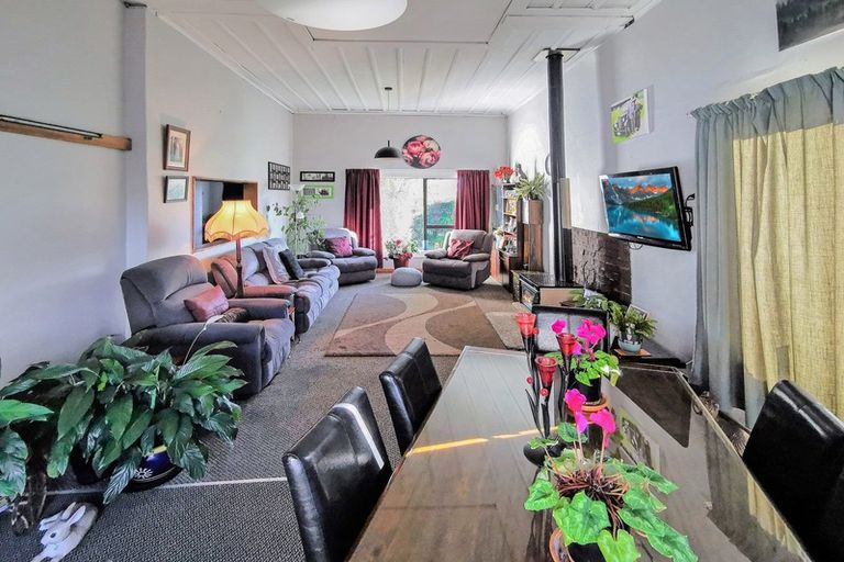 Photo of property in 1 Allardice Street, Dannevirke, 4930