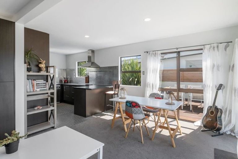 Photo of property in 6b Whitmore Grove, Waikanae Beach, Waikanae, 5036