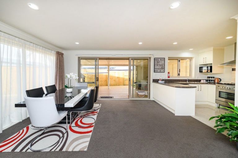 Photo of property in 98 Rosalie Terrace, Kelvin Grove, Palmerston North, 4414