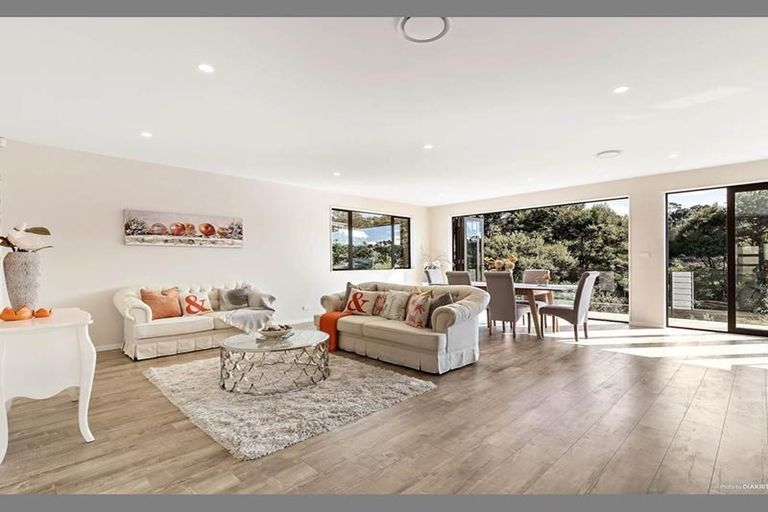 Photo of property in 18 Para Close, Fairview Heights, Auckland, 0632