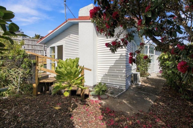 Photo of property in 28 Annandale Street, Lynmouth, New Plymouth, 4310