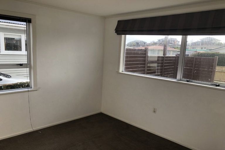 Photo of property in 12 Riversdale Drive, Merrilands, New Plymouth, 4312