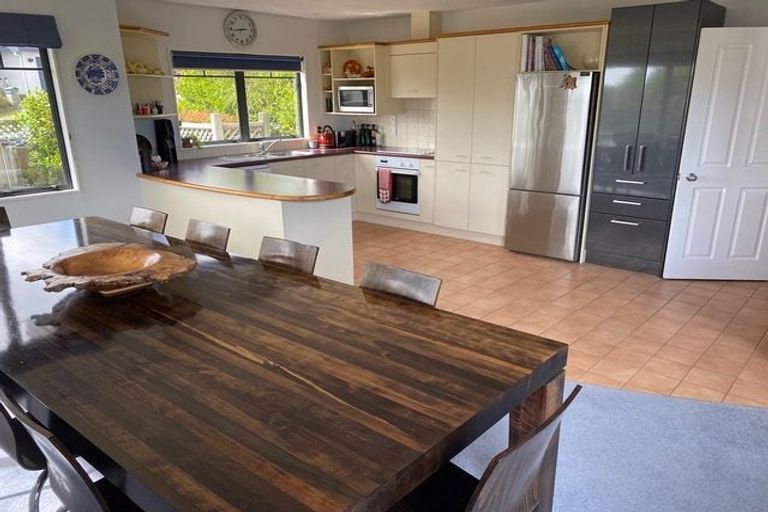 Photo of property in 20 Landsdowne Terrace, Karori, Wellington, 6012