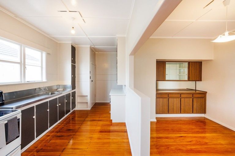 Photo of property in 17 Webb Street, Terrace End, Palmerston North, 4410