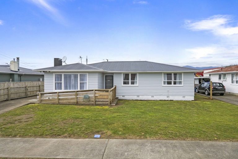 Photo of property in 19 Shamrock Street, Levin, 5510