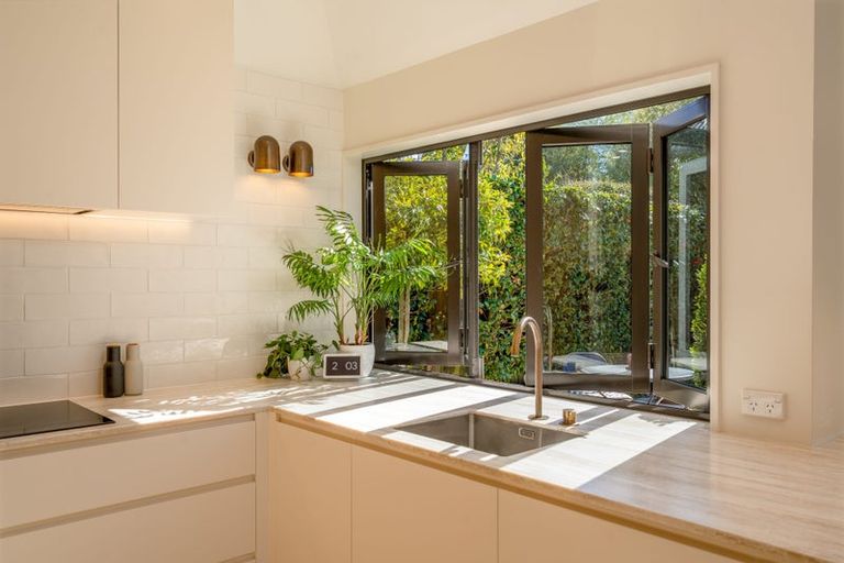 Photo of property in 119 Jeffreys Road, Strowan, Christchurch, 8052