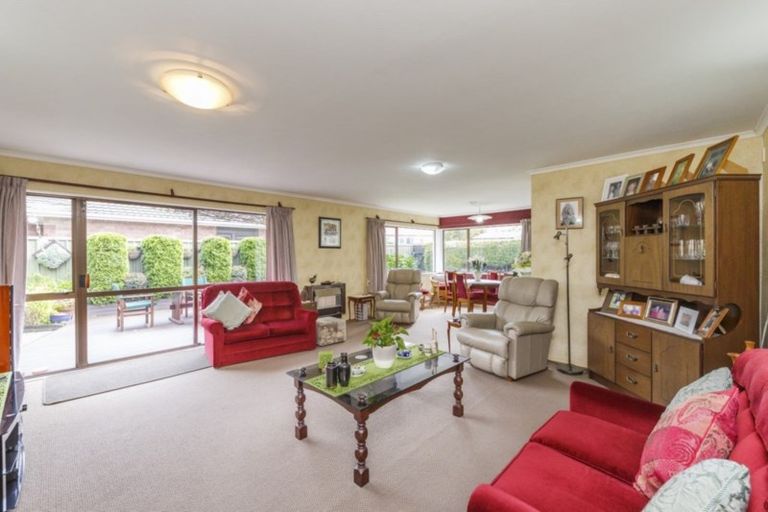 Photo of property in 12 Fraser Court, Roslyn, Palmerston North, 4414