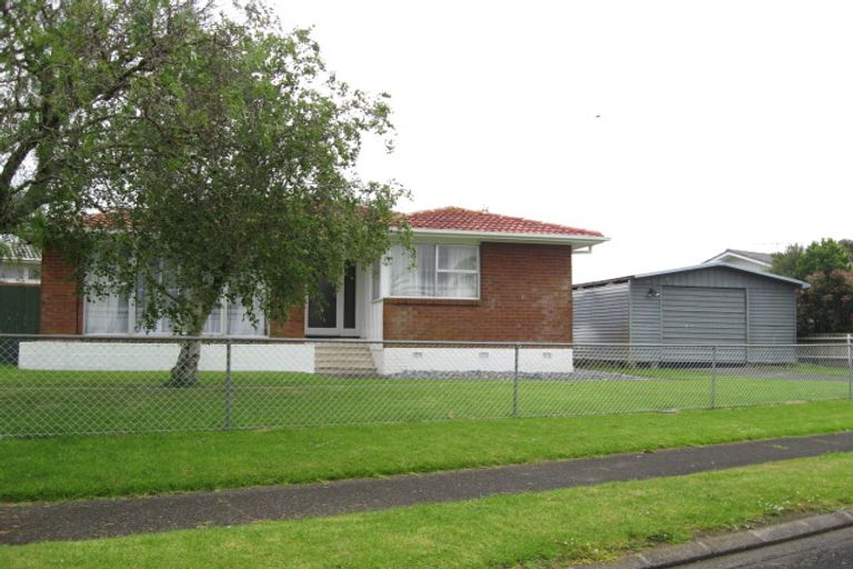 Photo of property in 2 Kea Place, Mangere Bridge, Auckland, 2022