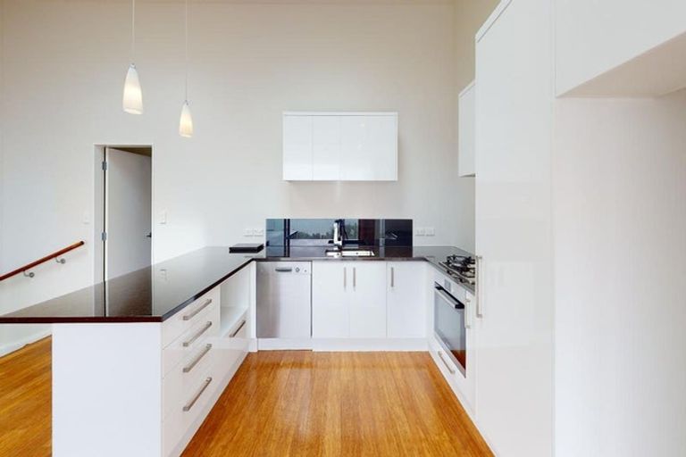 Photo of property in 352 Queens Drive, Lyall Bay, Wellington, 6022