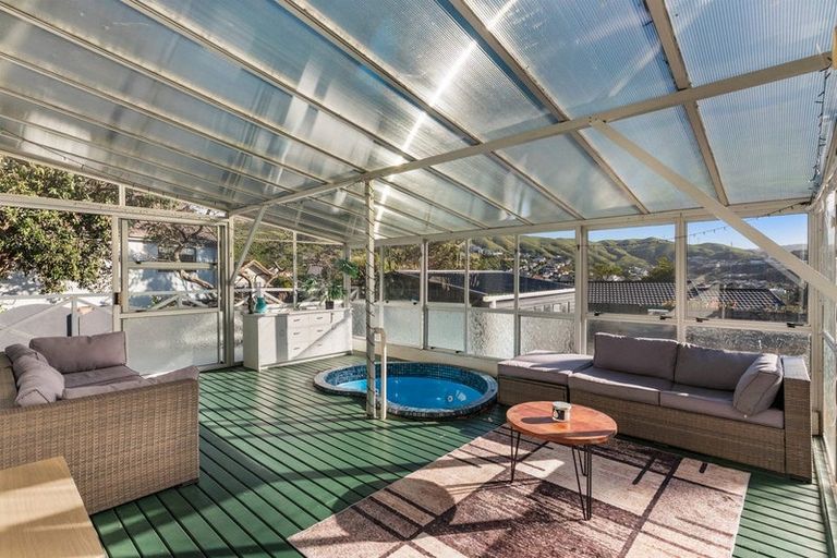 Photo of property in 6 Bayou Lane, Churton Park, Wellington, 6037