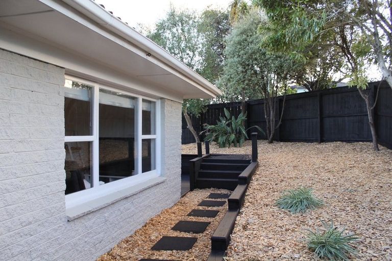 Photo of property in 1/1 Broadview Place, Howick, Auckland, 2014