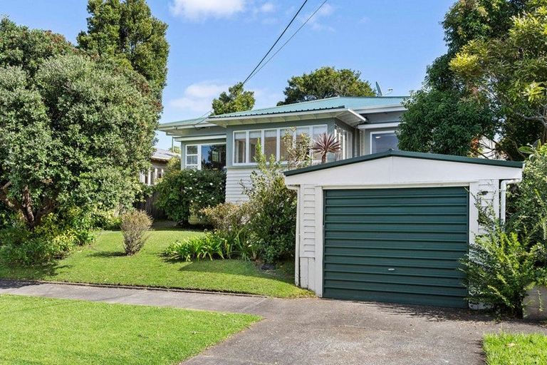Photo of property in 12 Niccol Avenue, Narrow Neck, Auckland, 0624