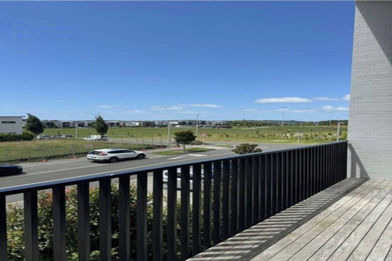 Photo of property in 12/1 Genevieve Lane, Hobsonville, Auckland, 0616