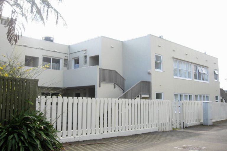 Photo of property in Karori Rd Flats, 314 Karori Road, Karori, Wellington, 6012