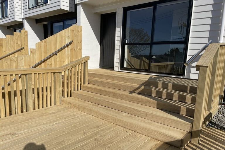 Photo of property in 4d Hepburn Road, Glendene, Auckland, 0602