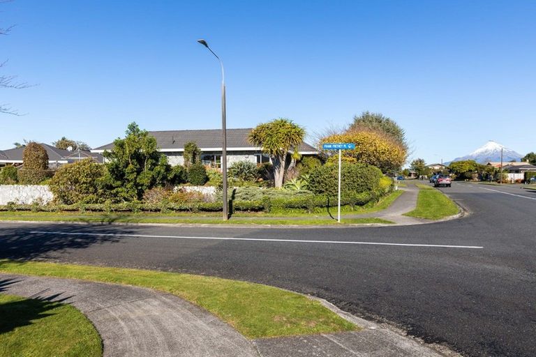 Photo of property in 166 Heta Road, Highlands Park, New Plymouth, 4312