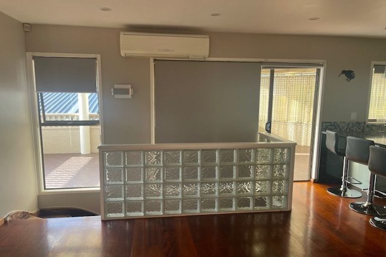 Photo of property in 9 Gwenand Place, Botany Downs, Auckland, 2010