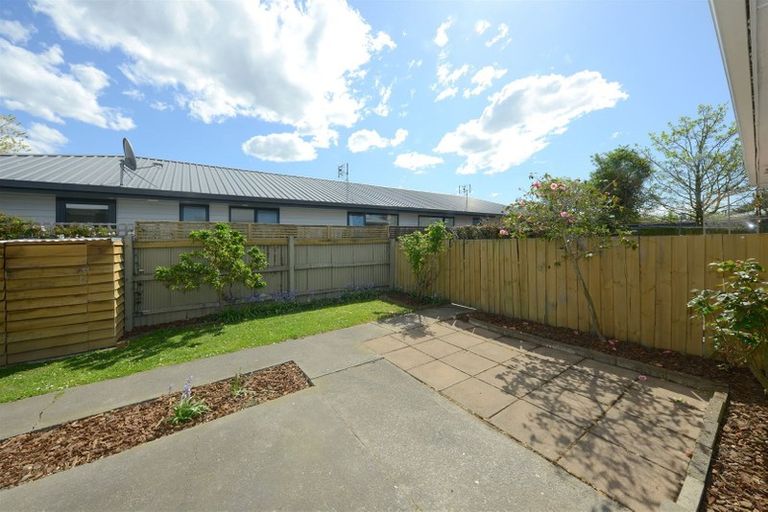 Photo of property in 5/225 Edgeware Road, Edgeware, Christchurch, 8013