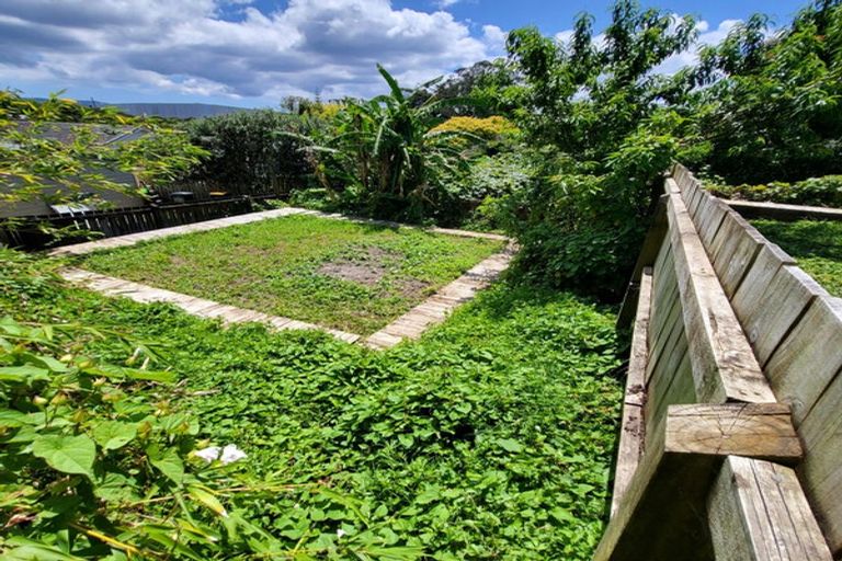 Photo of property in 2/13 Sunnyside Road, Sunnyvale, Auckland, 0612