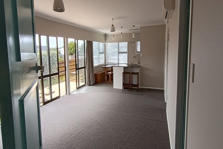 Photo of property in 26 Reeves Street, Waikanae Beach, Waikanae, 5036