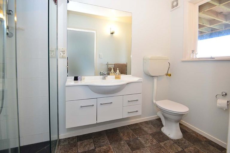 Photo of property in 49 Roberts Road, Matakatia, Whangaparaoa, 0930